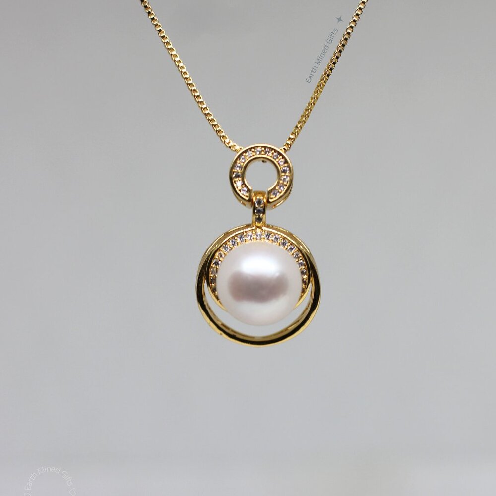 Classic White Edison Pearl Pendant Necklace